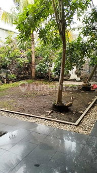House for rent in Tangerang, Indonesia · Riding · 4 rooms, 4 baths
