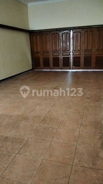 House for rent in Tangerang, Indonesia · Riding · 4 rooms, 4 baths
