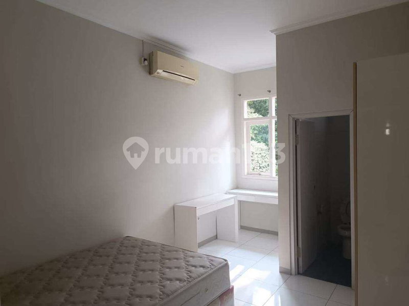 House for rent in North Jakarta, Indonesia · Penjaringan · 6 rooms, 6 baths