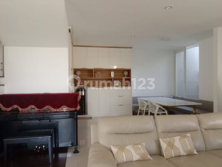 House for rent in Semarang, Indonesia · Banyumanik · 3 rooms, 3 baths