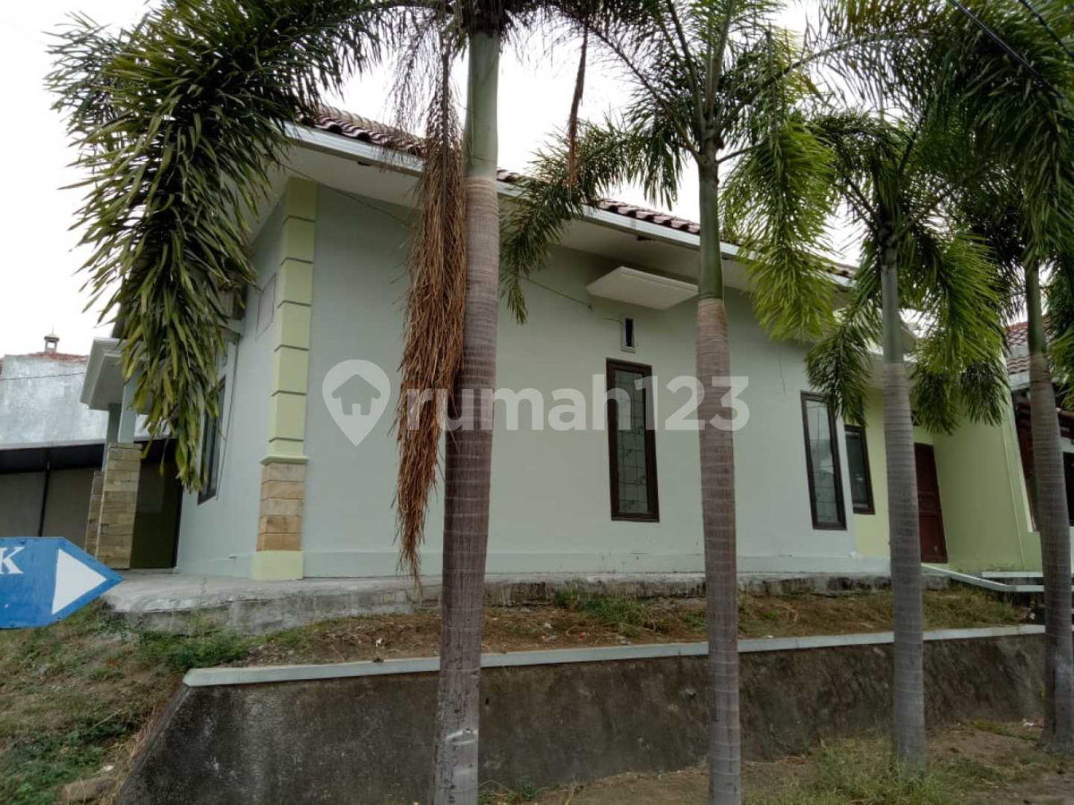House for rent in Semarang, Indonesia · 4 rooms, 2 baths