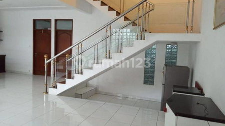 House for rent in Semarang, Indonesia · 4 rooms, 3 baths