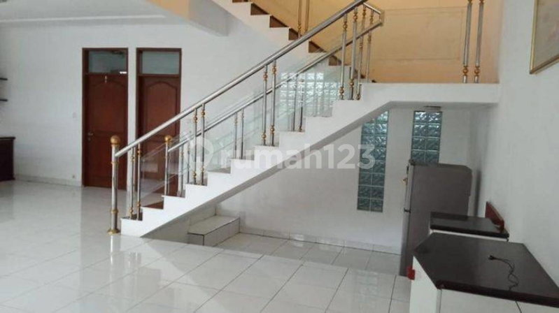 House for rent in Semarang, Indonesia · 4 rooms, 3 baths