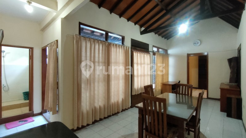 House for rent in Bandung, Indonesia · 5 rooms, 3 baths
