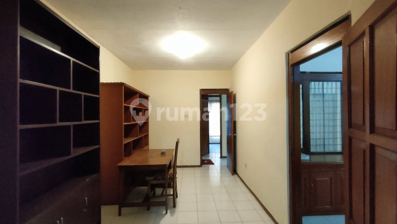 House for rent in Bandung, Indonesia · 5 rooms, 3 baths