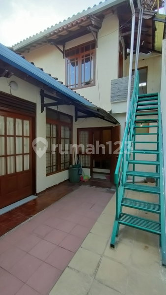 House for rent in Bandung, Indonesia · 5 rooms, 3 baths