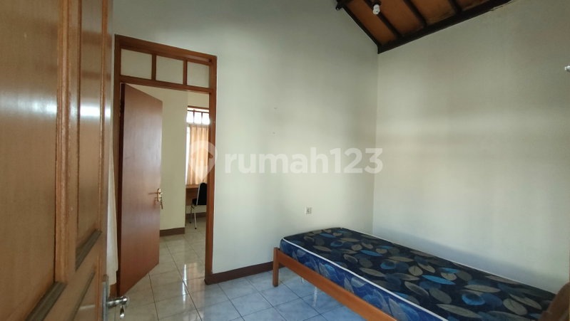 House for rent in Bandung, Indonesia · 5 rooms, 3 baths
