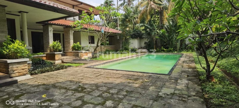 House for rent in Jakarta, Indonesia · Menteng · 5 rooms, 4 baths