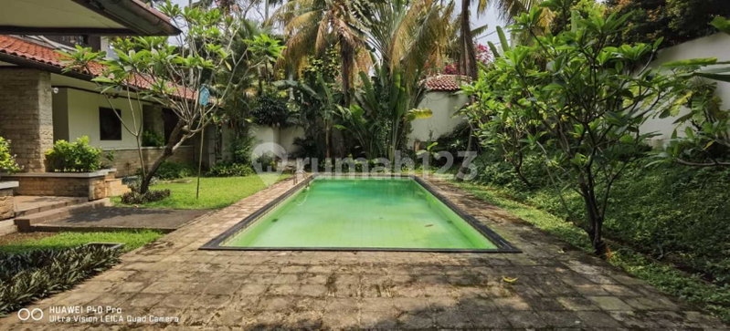 House for rent in Jakarta, Indonesia · Menteng · 5 rooms, 4 baths