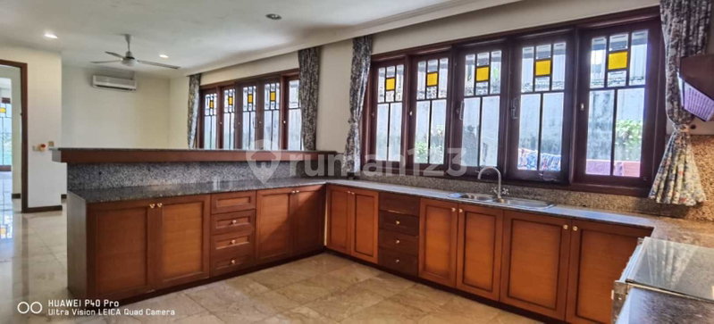 House for rent in Jakarta, Indonesia · Menteng · 5 rooms, 4 baths