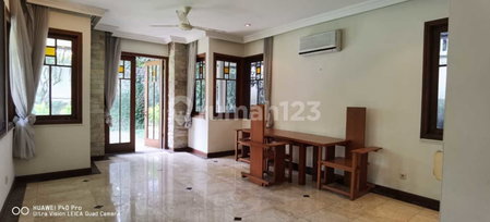 House for rent in Jakarta, Indonesia · Menteng · 5 rooms, 4 baths