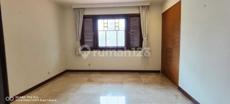 House for rent in Jakarta, Indonesia · Menteng · 5 rooms, 4 baths