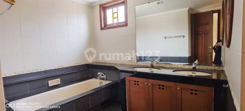 House for rent in Jakarta, Indonesia · Menteng · 5 rooms, 4 baths