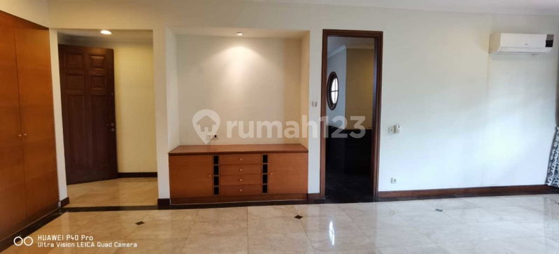 House for rent in Jakarta, Indonesia · Menteng · 5 rooms, 4 baths