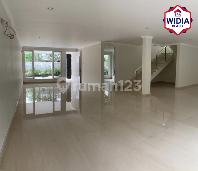 House for rent in South Jakarta, Indonesia · Kebayoran Lama · 5 rooms, 3 baths