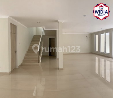 House for rent in South Jakarta, Indonesia · Kebayoran Lama · 5 rooms, 3 baths