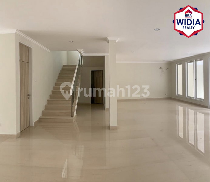 House for rent in South Jakarta, Indonesia · Kebayoran Lama · 5 rooms, 3 baths