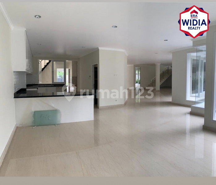 House for rent in South Jakarta, Indonesia · Kebayoran Lama · 5 rooms, 3 baths