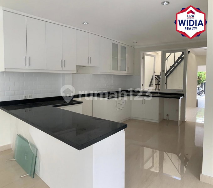 House for rent in South Jakarta, Indonesia · Kebayoran Lama · 5 rooms, 3 baths