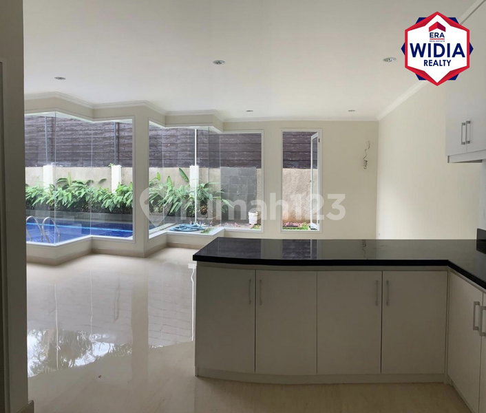 House for rent in South Jakarta, Indonesia · Kebayoran Lama · 5 rooms, 3 baths