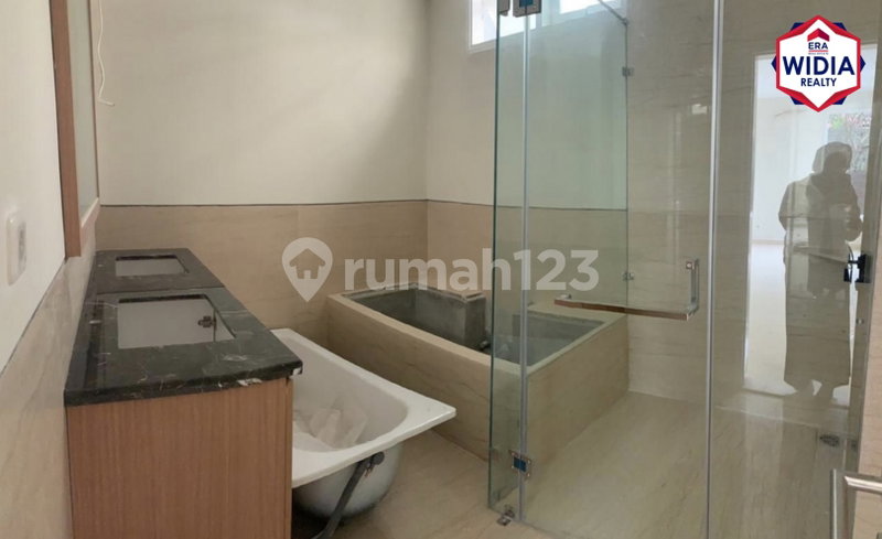 House for rent in South Jakarta, Indonesia · Kebayoran Lama · 5 rooms, 3 baths
