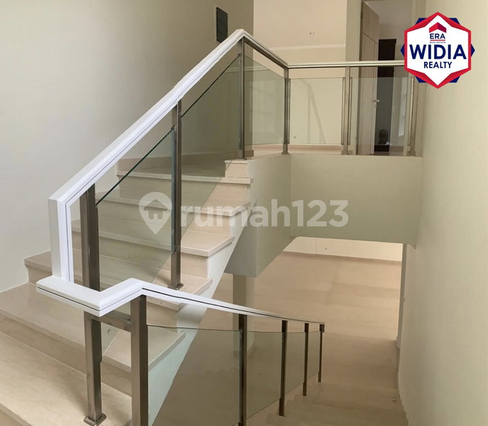 House for rent in South Jakarta, Indonesia · Kebayoran Lama · 5 rooms, 3 baths