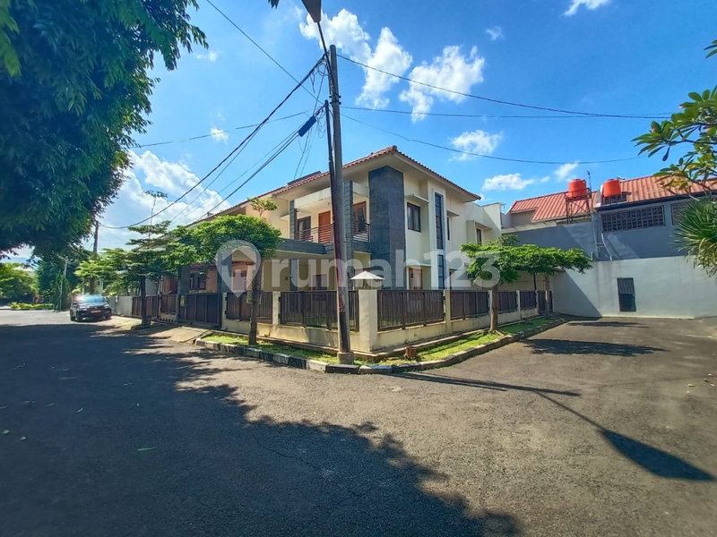 House for rent in Bandung, Indonesia · 4 rooms, 2 baths