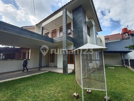 House for rent in Bandung, Indonesia · 4 rooms, 2 baths