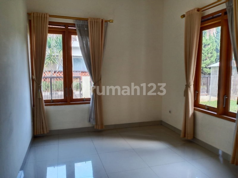 House for rent in Bandung, Indonesia · 4 rooms, 2 baths