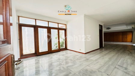 House for rent in Jakarta, Indonesia · Setiabudi · 5 rooms, 4 baths