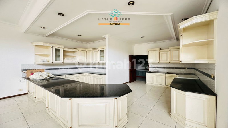 House for rent in Jakarta, Indonesia · Setiabudi · 5 rooms, 4 baths