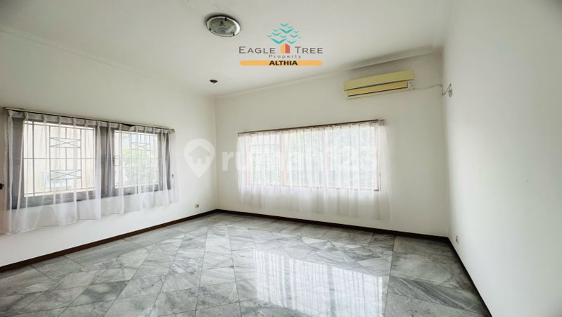 House for rent in Jakarta, Indonesia · Setiabudi · 5 rooms, 4 baths