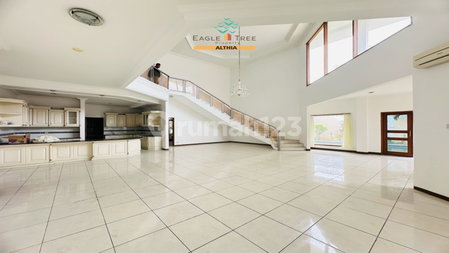 House for rent in Jakarta, Indonesia · Setiabudi · 5 rooms, 4 baths