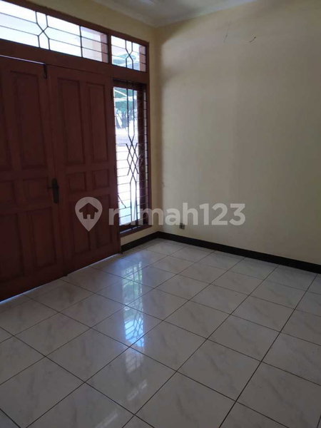 House for rent in Depok, Indonesia · 5 rooms, 4 baths