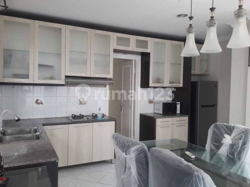 House for rent in Bekasi, Indonesia · 3 rooms, 4 baths