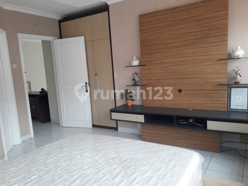 House for rent in Bekasi, Indonesia · 3 rooms, 4 baths