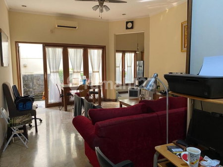 House for rent in Jakarta, Indonesia · Sunday market · 4 rooms, 4 baths