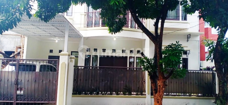 House for rent in Bandung, Indonesia · 4 rooms, 3 baths