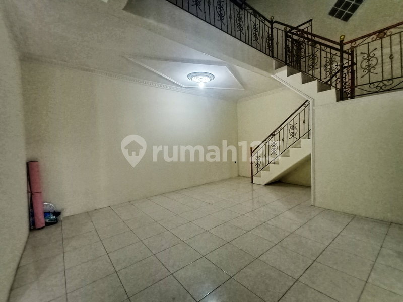 House for rent in Bandung, Indonesia · 4 rooms, 3 baths