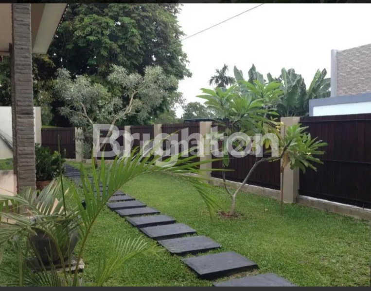 House for rent in Tangerang, Indonesia · Sukasari · 5 rooms, 4 baths