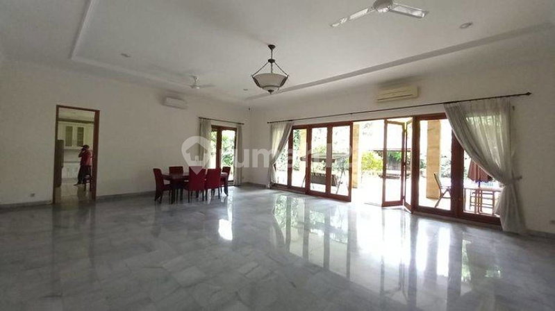 House for rent in Tangerang, Indonesia · Sukasari · 5 rooms, 4 baths