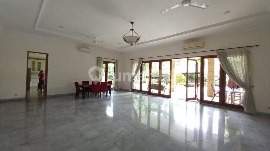House for rent in Tangerang, Indonesia · Sukasari · 5 rooms, 4 baths
