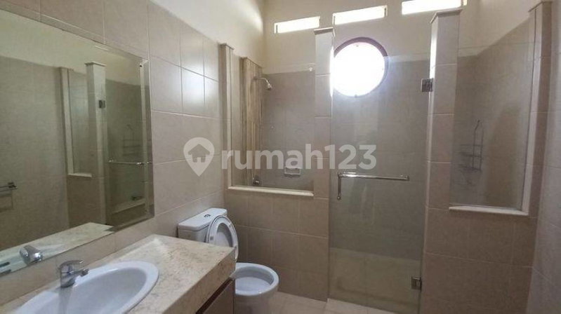 House for rent in Tangerang, Indonesia · Sukasari · 5 rooms, 4 baths