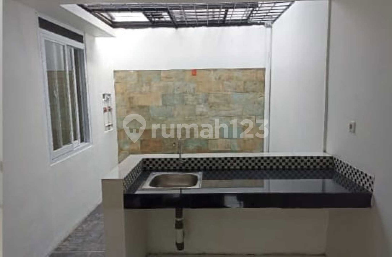 House for rent in Tangerang, Indonesia · Sukasari · 2 rooms, 1 bath