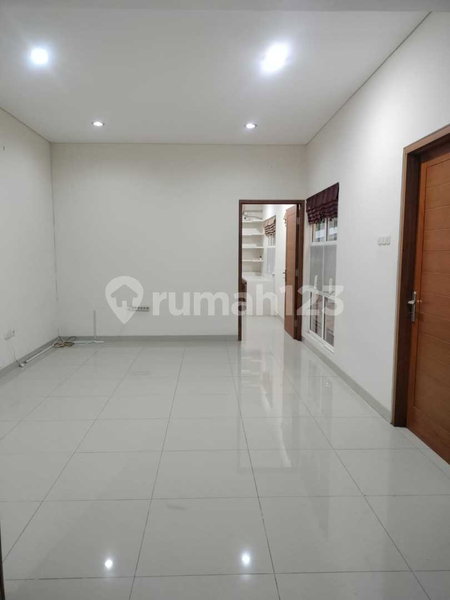 House for rent in Tangerang, Indonesia · Sukasari · 3 rooms, 3 baths
