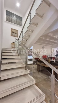 House for rent in Jakarta, Indonesia · Menteng · 7 rooms, 4 baths