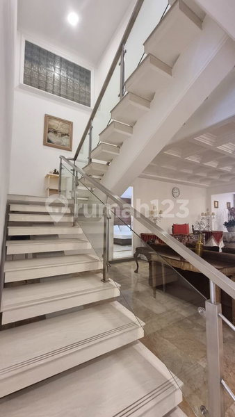 House for rent in Jakarta, Indonesia · Menteng · 7 rooms, 4 baths