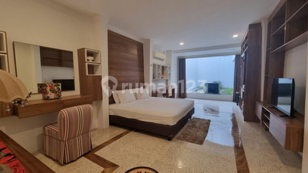 House for rent in Jakarta, Indonesia · Menteng · 7 rooms, 4 baths
