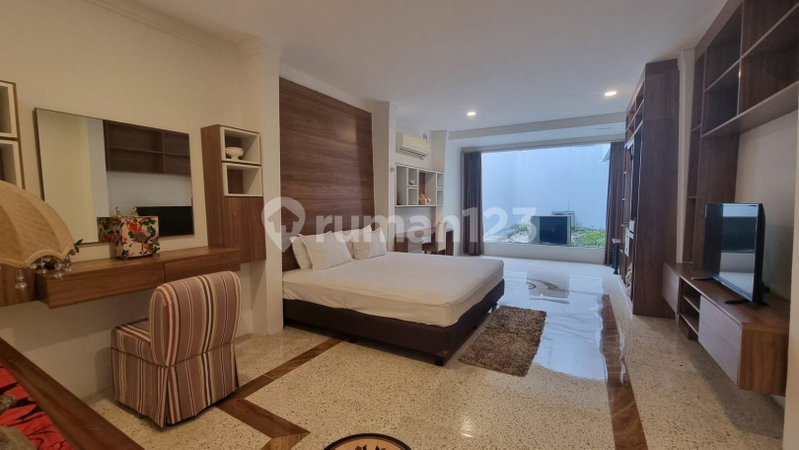 House for rent in Jakarta, Indonesia · Menteng · 7 rooms, 4 baths