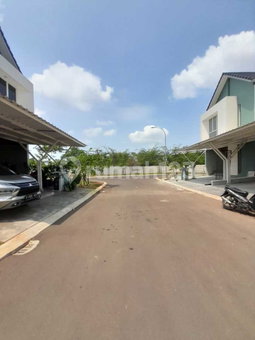 House for rent in Surabaya, Indonesia · 3 rooms, 2 baths